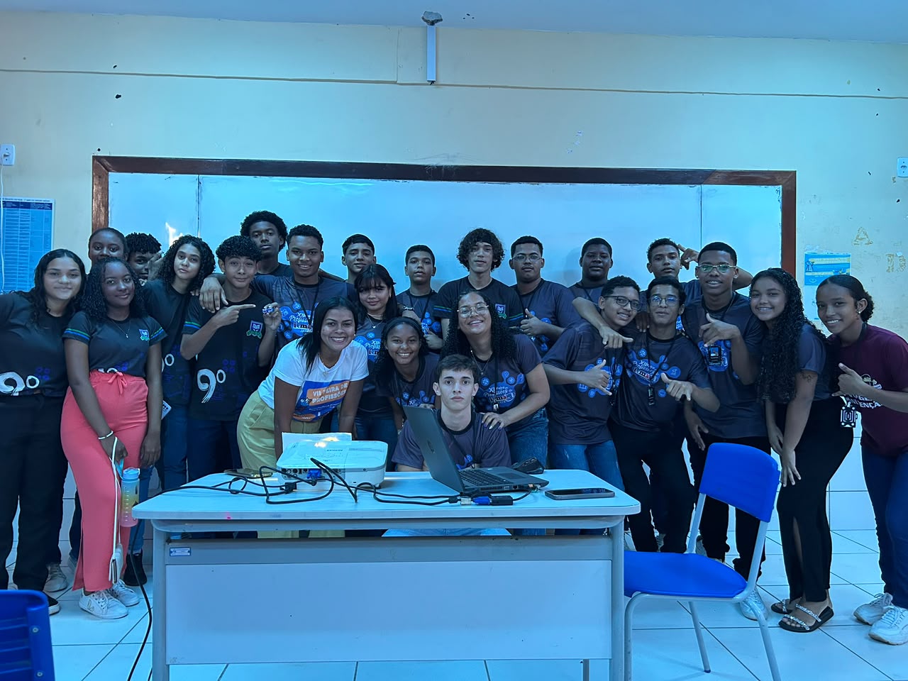 Turma reunida em sala de aula