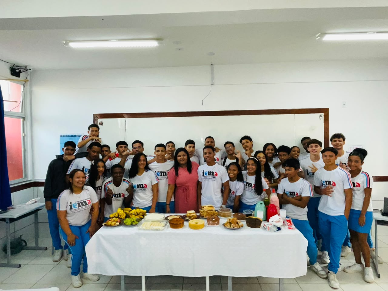Turma reunida em uma celebração